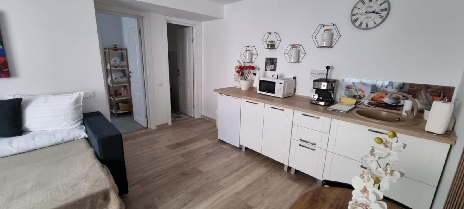Apartament Rr House *