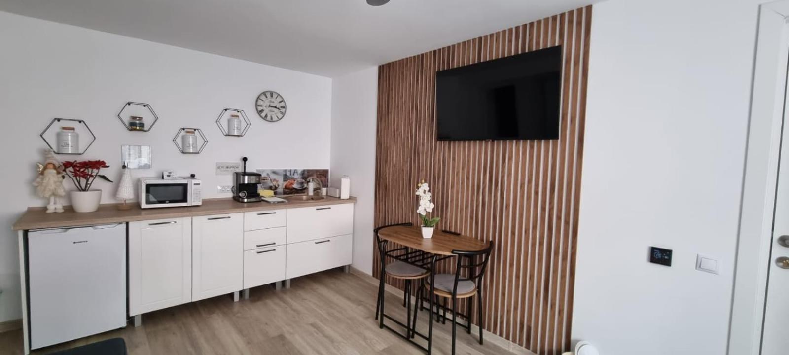 Apartament Rr House *