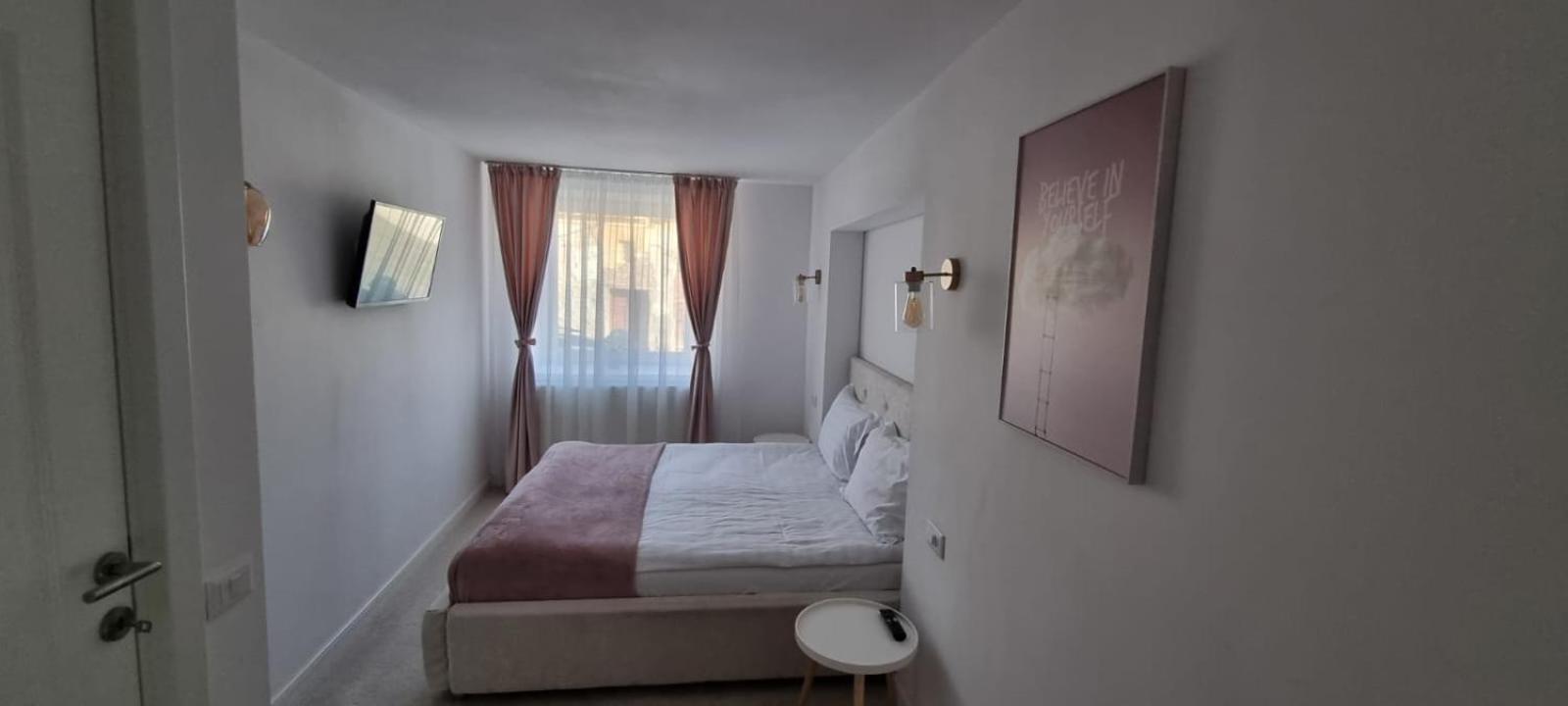 Rr House Apartment *
